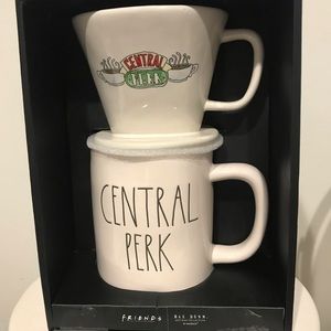 Rae Dunn “Friends” Coffee set